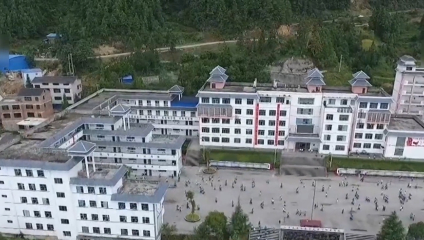 刘翔陪妻子回芜湖探亲体验网红滑梯,新澳门内部资料精准大全下载,作答解释落实的民间信仰_基础版V11.86